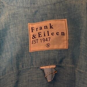 Frank & Eileen Light Blue Linen Top